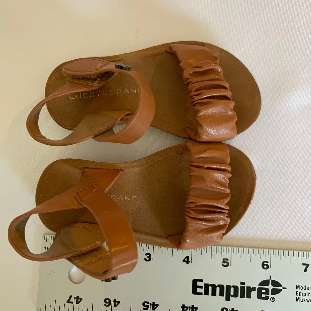 Lucky Brand Ruched Sandals Baby Size 5 Cognac Brown Coastal Resort Boho Chic